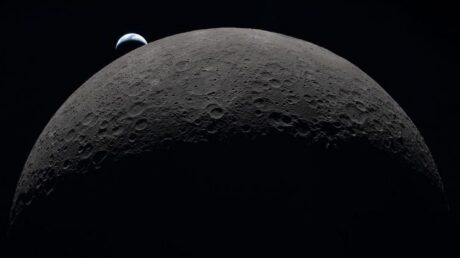 Космические микробы могут выжить на полюсе Луны, предупреждает NASA